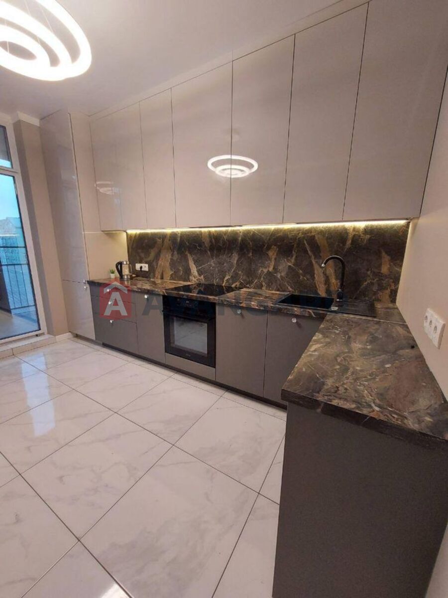 3 ����. ��������, 83/47/12 ��. �., 7/9 ���� ���� 1