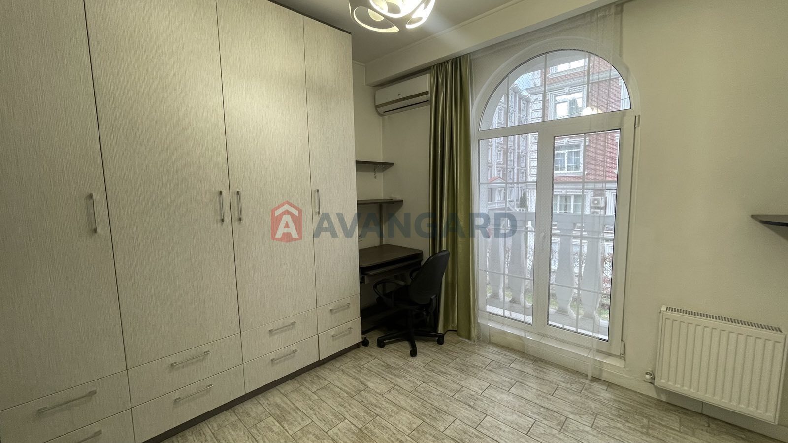 1 ��. ��������, 32/-/7 ��. �., 2/8 ������ ���� 3