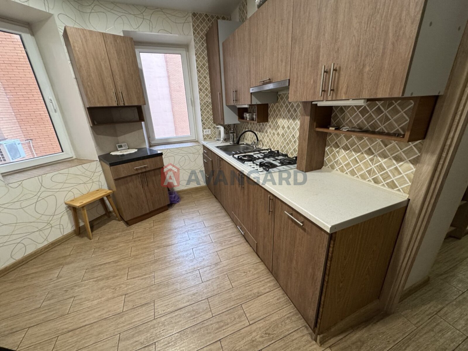 2 ����. ��������, 61/34/11 ��. �., 10/12 ���� ���� 15