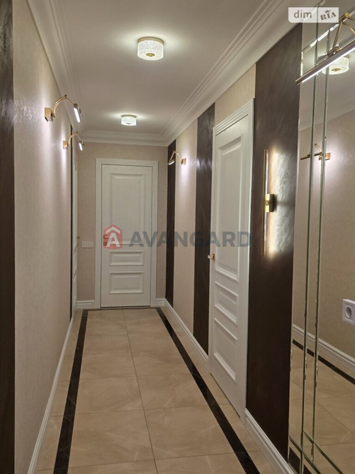 2 ��. ��������, 82/-/8 ��. �., 8/9 ������ ���� 4