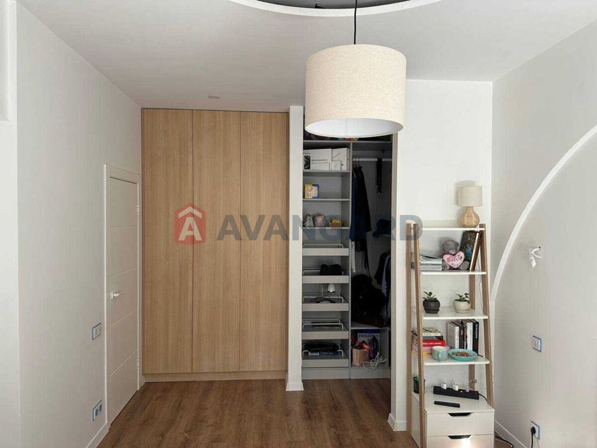 1 ��. ��������, 54/-/5 ��. �., 4/5 ������ ���� 10