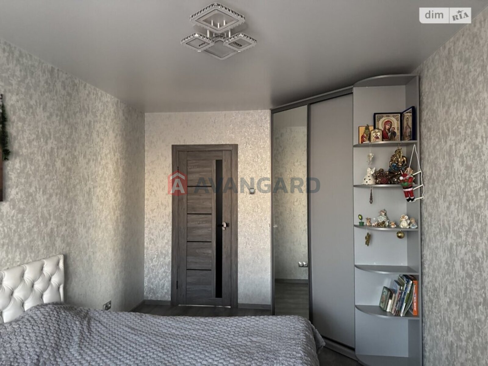 3 ��. ��������, 68/42/8 ��. �., 4/9 ������ ���� 16