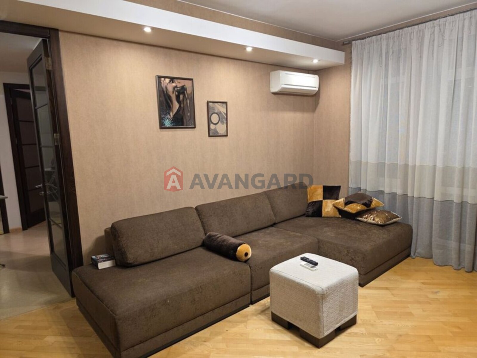 4 ��. ��������, 110/-/20 ��. �., 4/4 ������ ���� 1