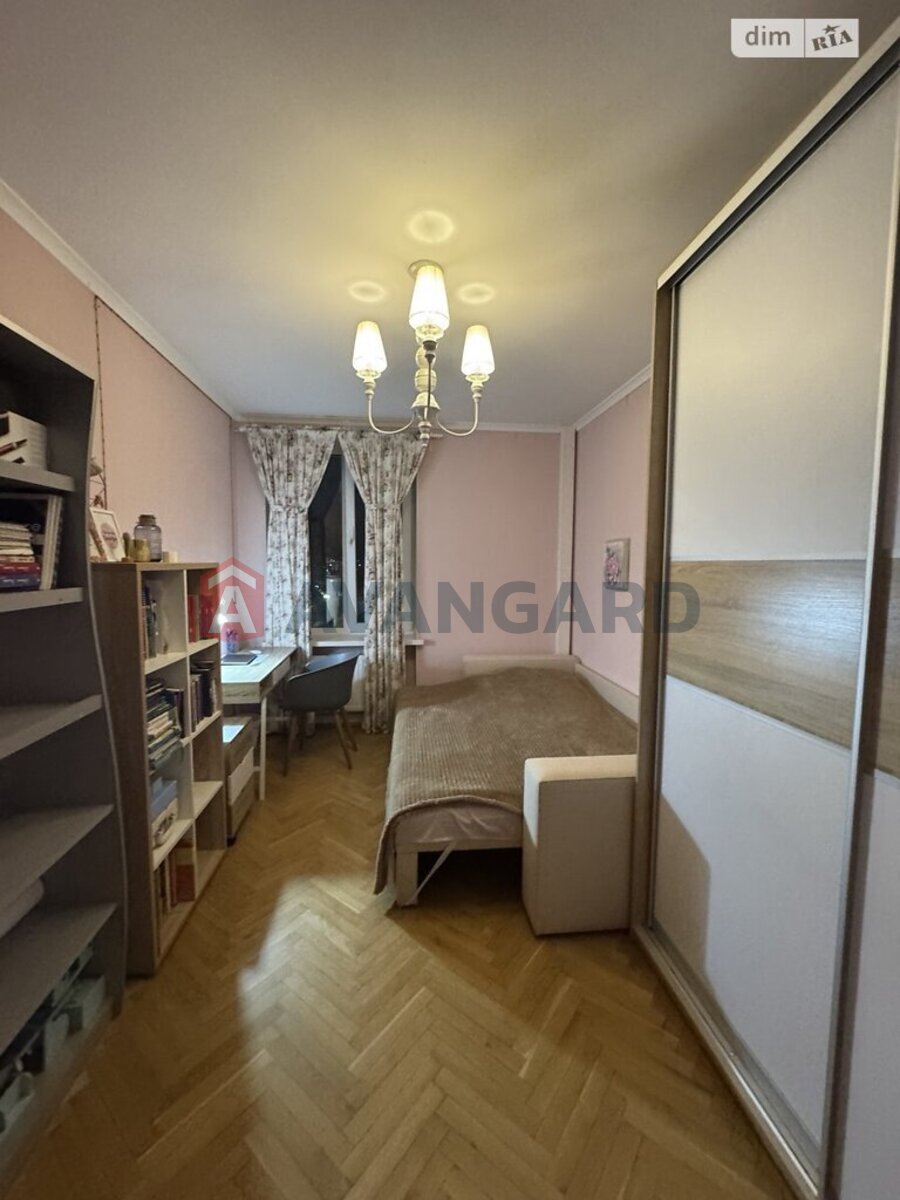 3 ��. ��������, 82/48/10 ��. �., 5/5 ������ ���� 12