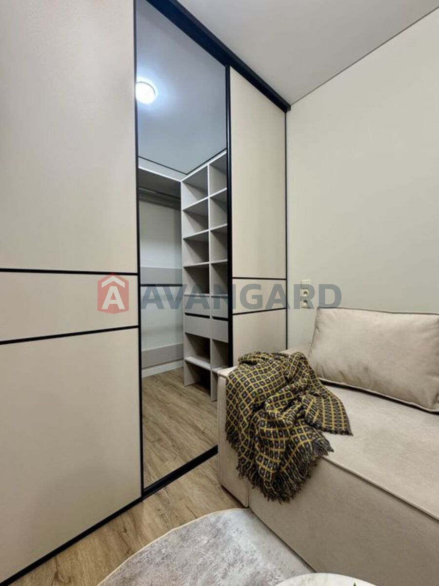 1 ��. ��������, 40/-/13 ��. �., 7/10 ������ ���� 9