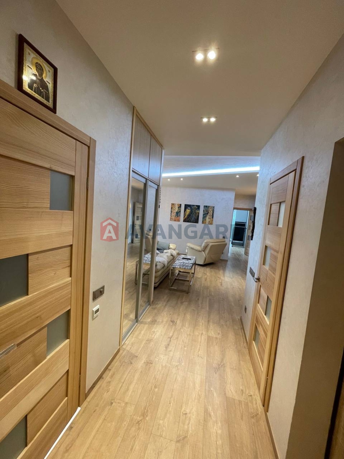 3 ��. ��������, 82/60/12 ��. �., 4/25 ������ ���� 11