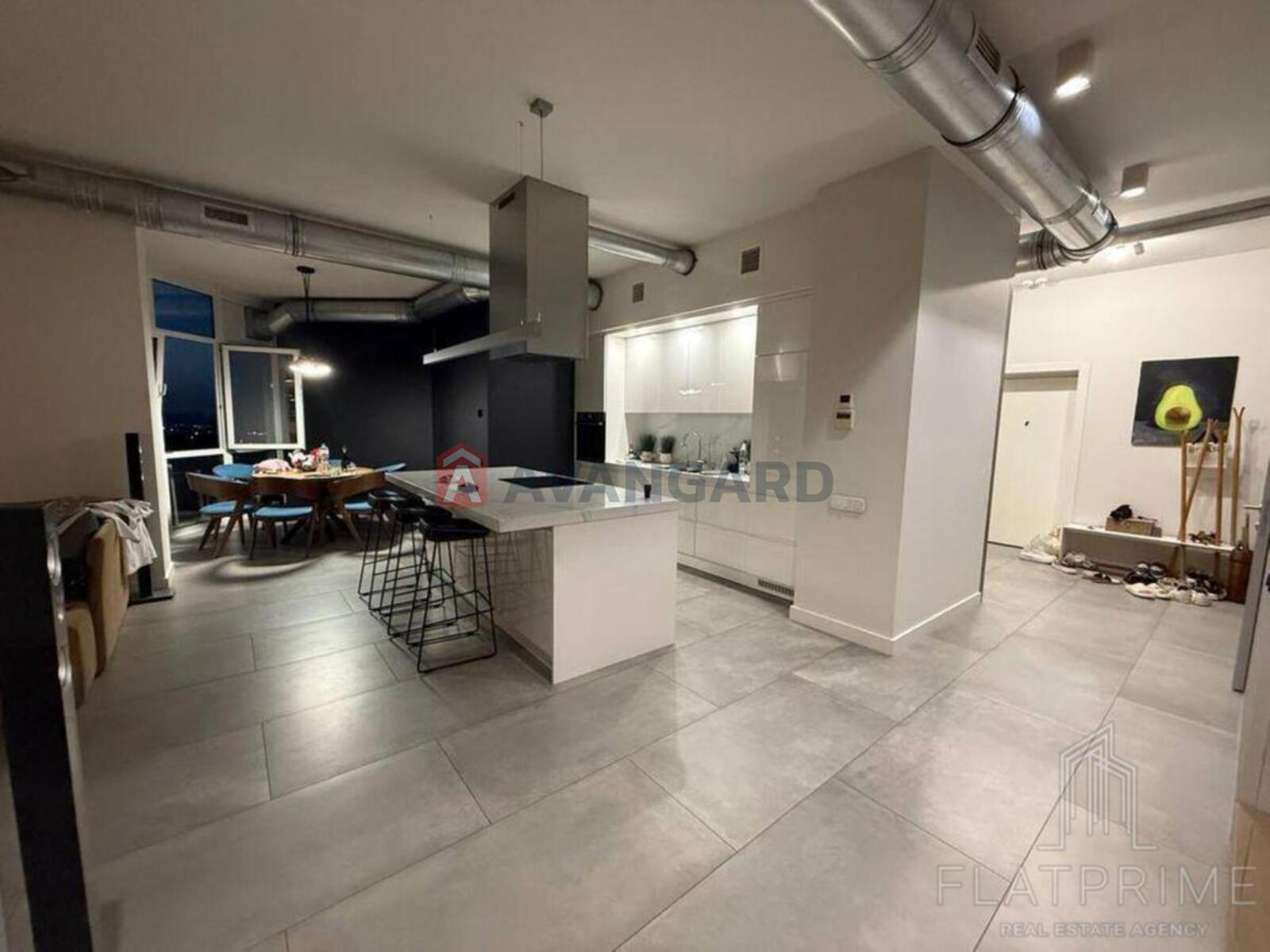 4 ��. ��������, 200/150/27 ��. �., 22/23 ������ ���� 3