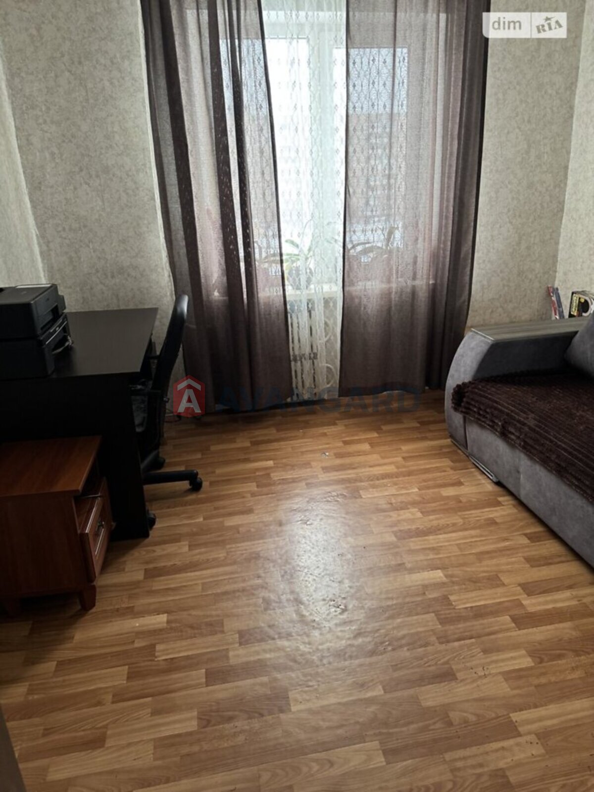 3 ��. ��������, 68/42/8 ��. �., 4/9 ������ ���� 11