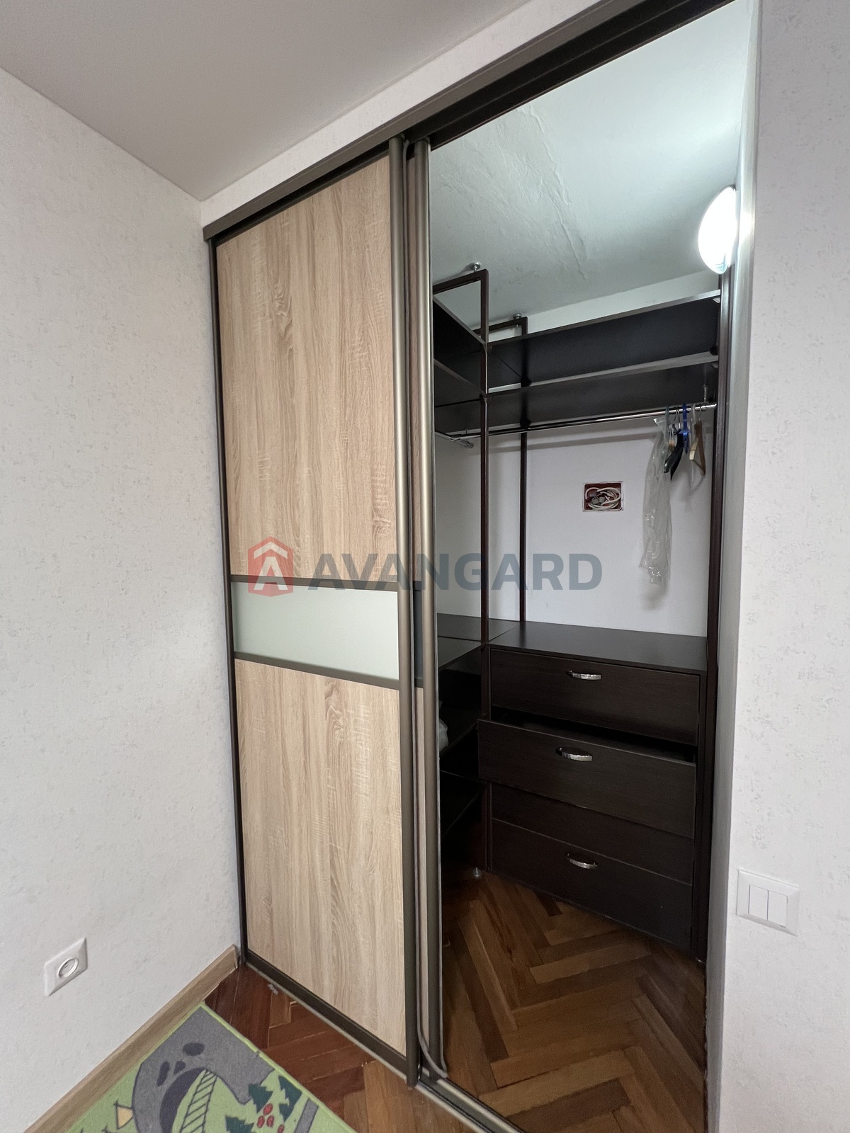 3 ��. ��������, 59/-/9 ��. �., 5/5 ������ ���� 20