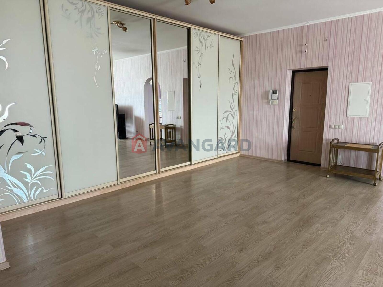 3 ��. ��������, 132/68/14 ��. �., 10/25 ������ ���� 5