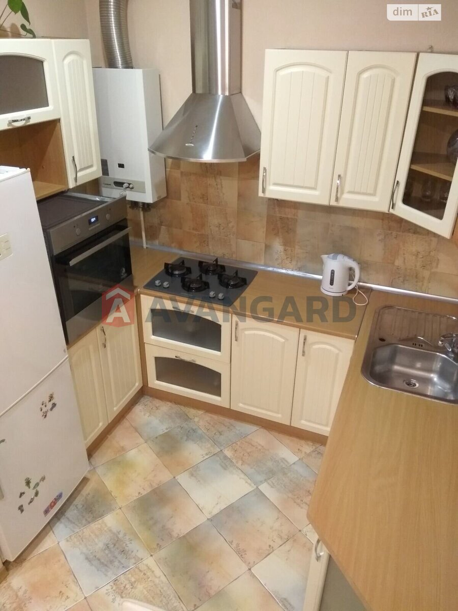 3 ����. ��������, 57/20/27 ��. �., 2/3 ���� ���� 6