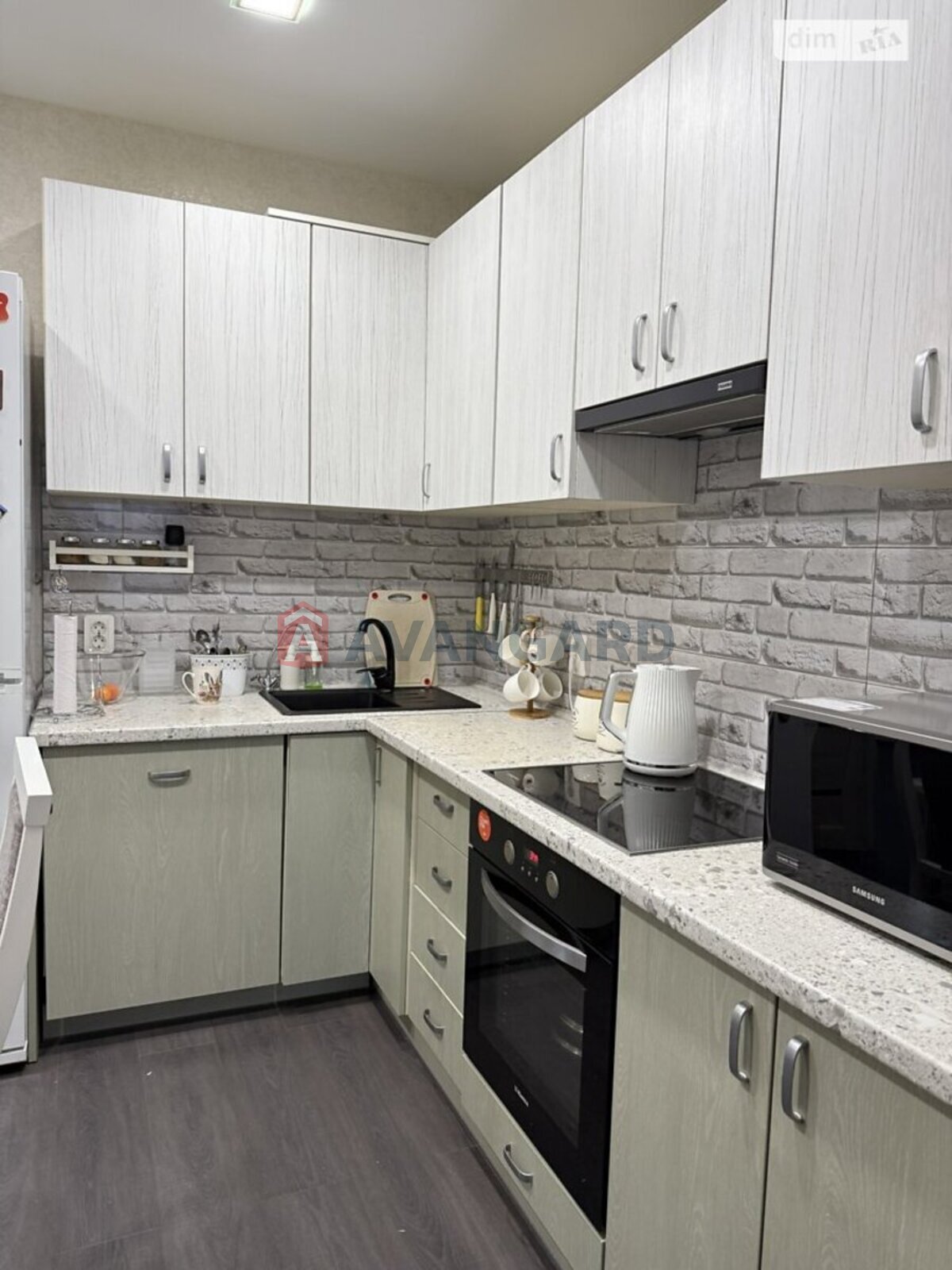 1 ��. ��������, 49/20/8 ��. �., 13/13 ������ ���� 4