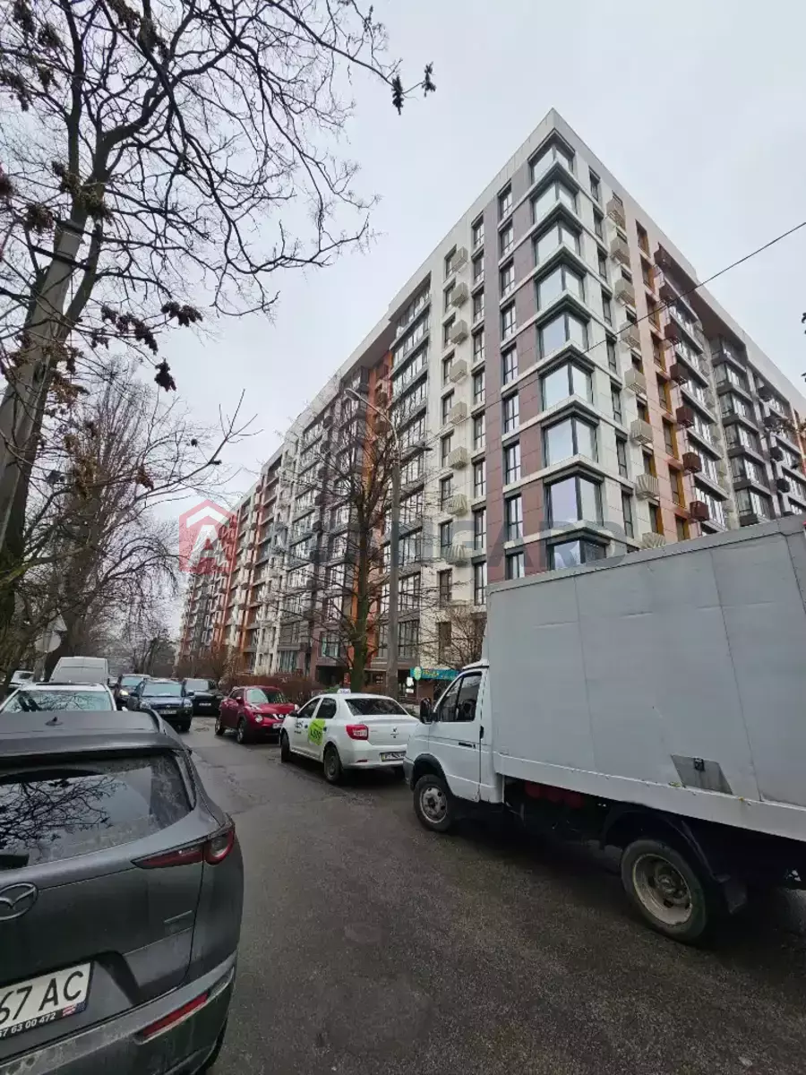 3 ��. ��������, 107/73/18 ��. �., 10/10 ������ ���� 1