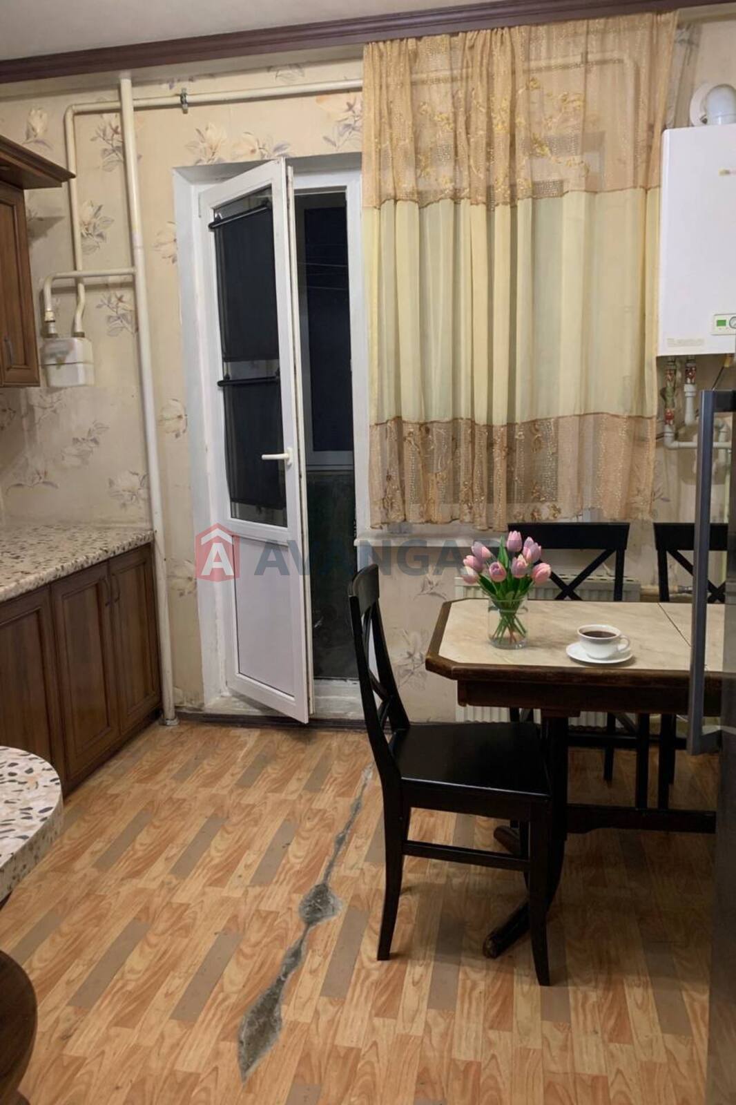 3 ����. ��������, 81.1/45.6/8.7 ��. �., 2/9 ���� ���� 4