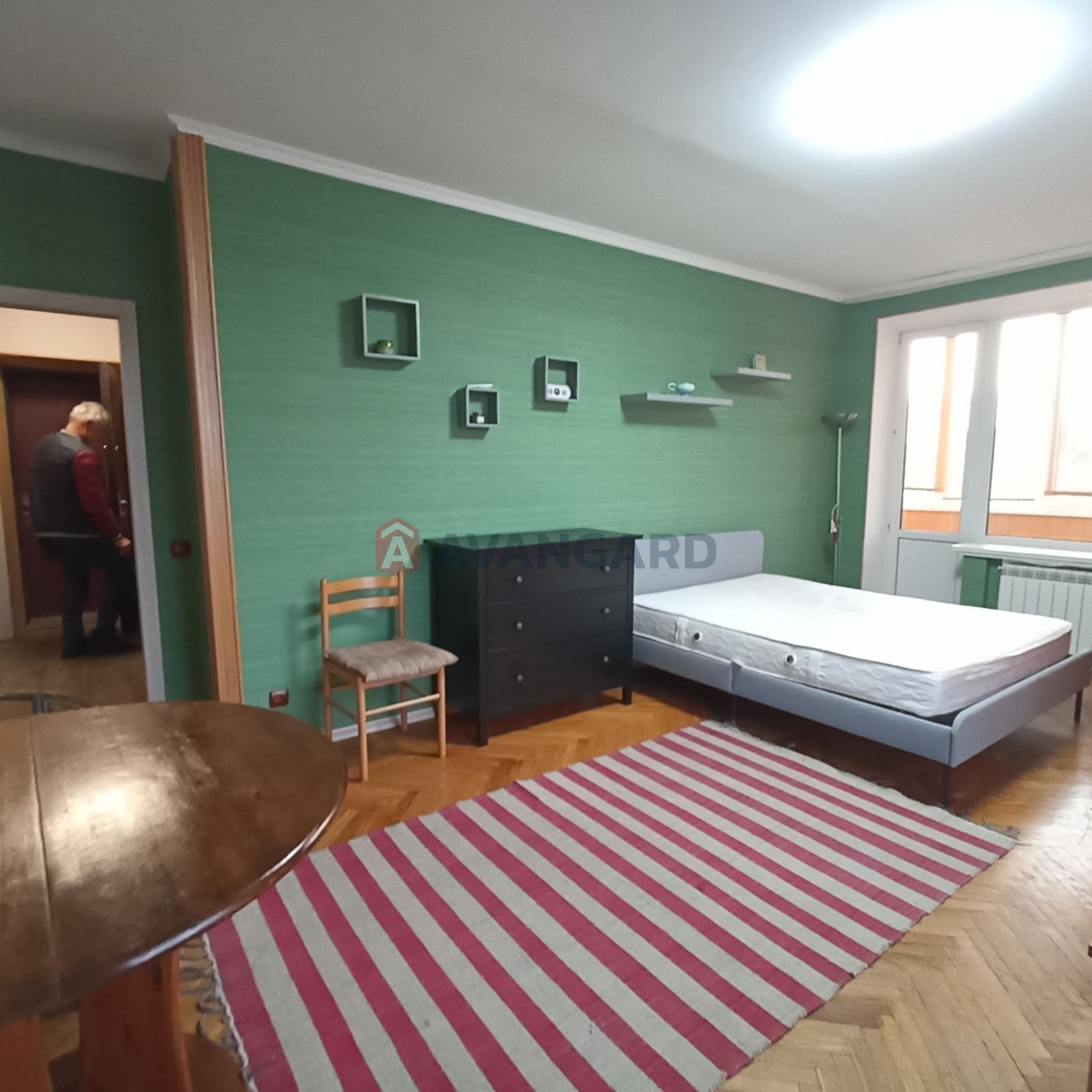 1 ��. ��������, 42/22/8 ��. �., 8/9 ������ ���� 5