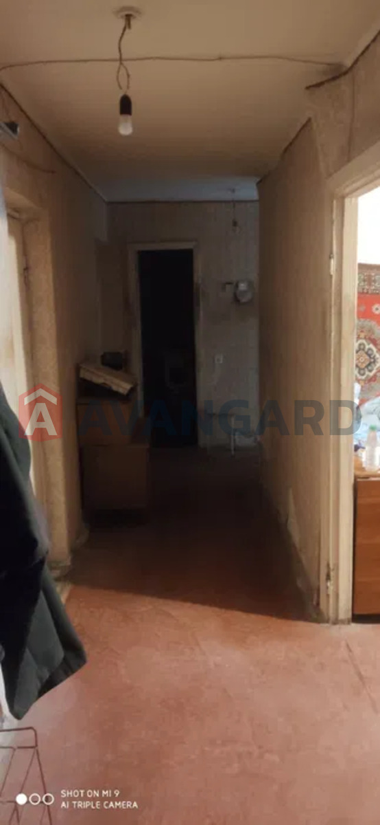 4 . , 81/-/7 . ., 8/9   1