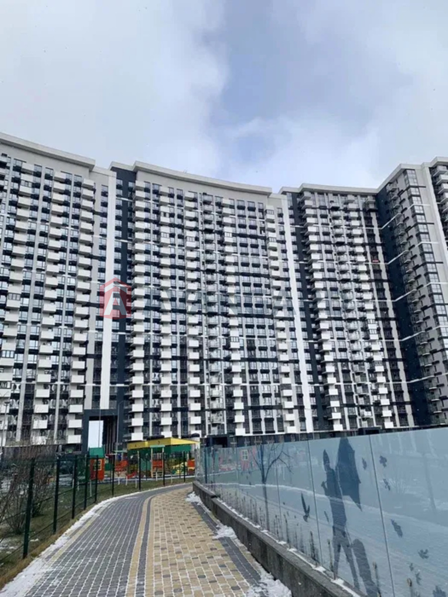 3 ��. ��������, 102/-/25 ��. �., 8/24 ������ ���� 1