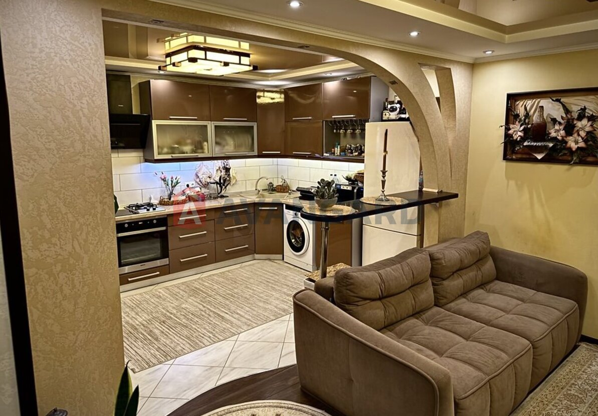 3 ��. ��������, 93/53/35 ��. �., 4/5 ������ ���� 1