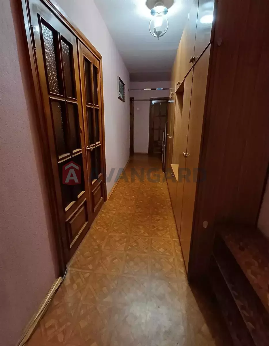 3 ��. ��������, 68/38/9 ��. �., 9/10 ������ ���� 19