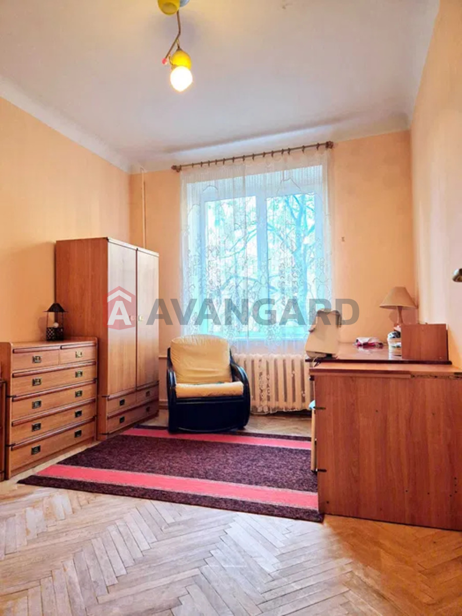 3 ��. ��������, 70/-/9 ��. �., 2/5 ������ ���� 1