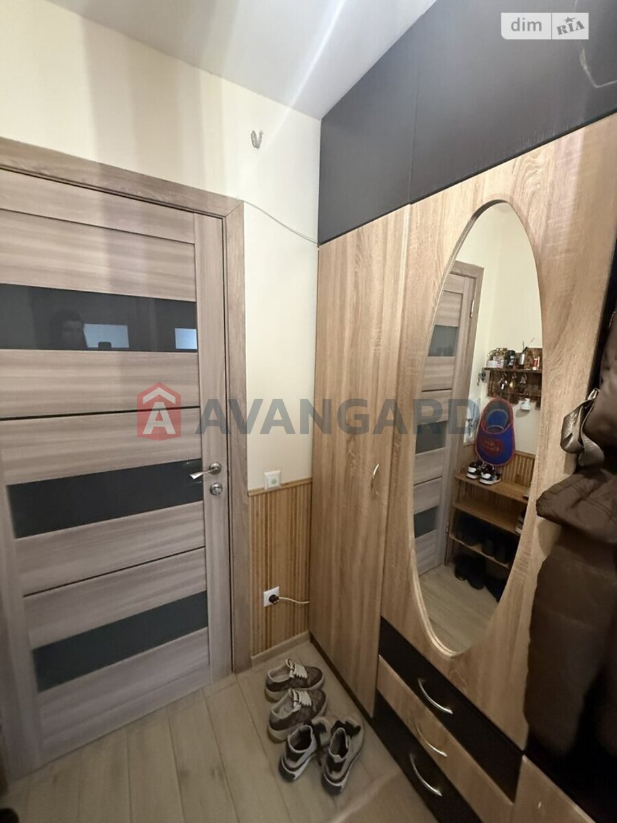 1 ����. ��������, 40/18/12 ��. �., 5/5 ���� ���� 9