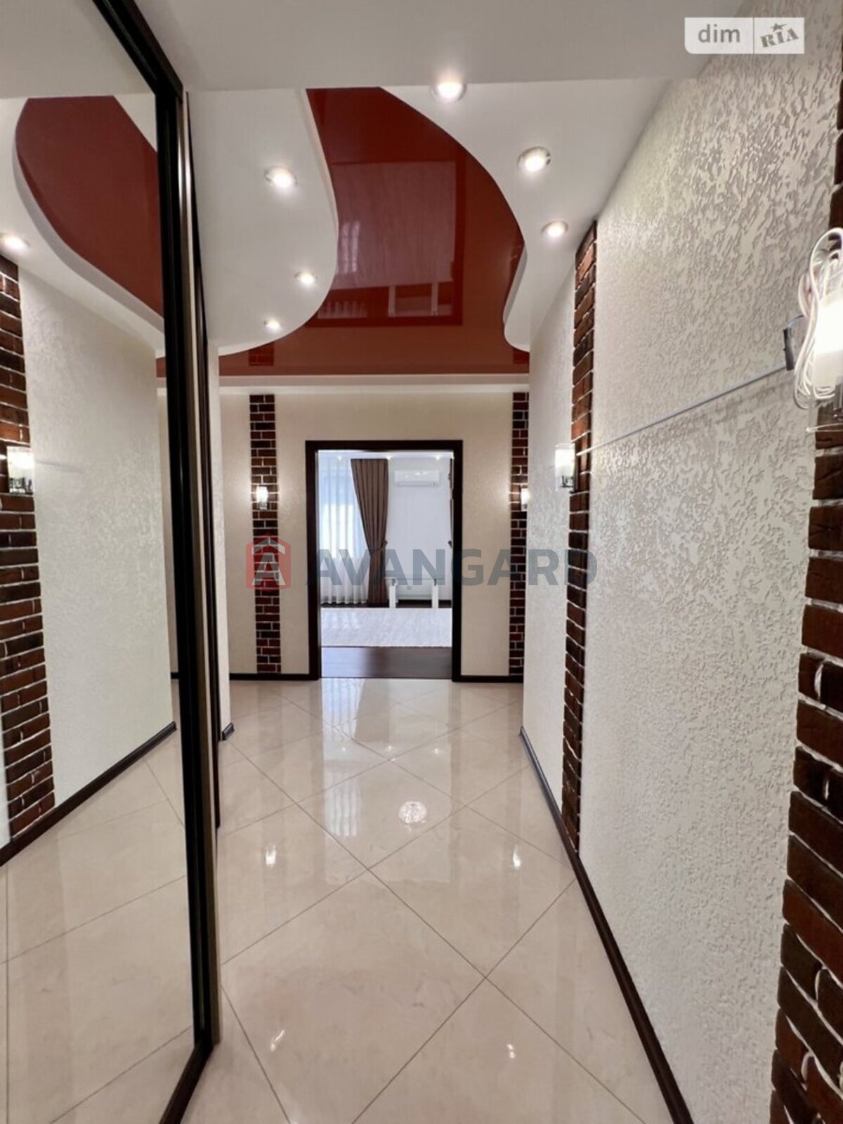 4 ��. ��������, 108/71/11 ��. �., 4/7 ������ ���� 27