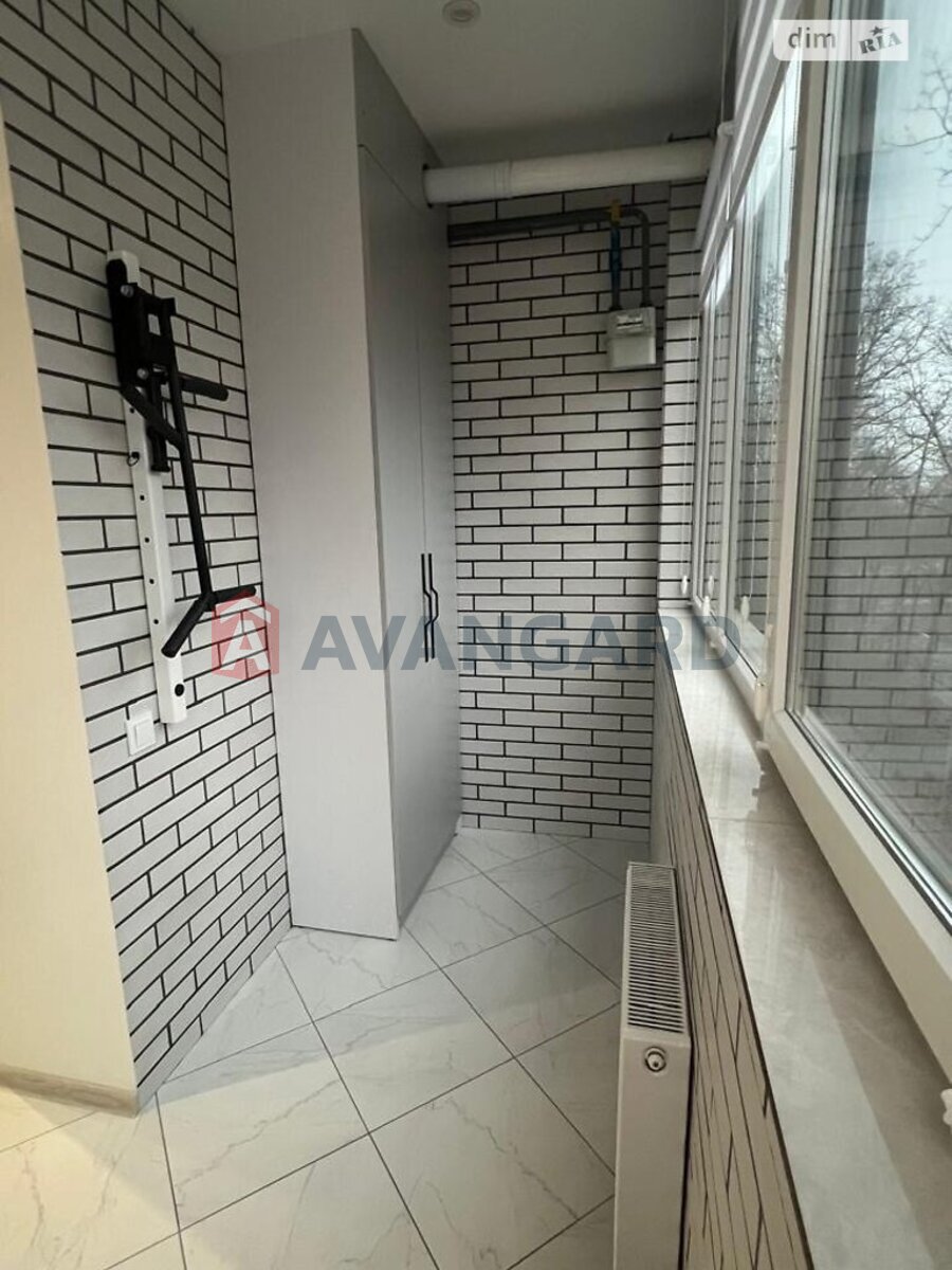 2 ����. ��������, 68/-/- ��. �., 5/5 ���� ���� 8