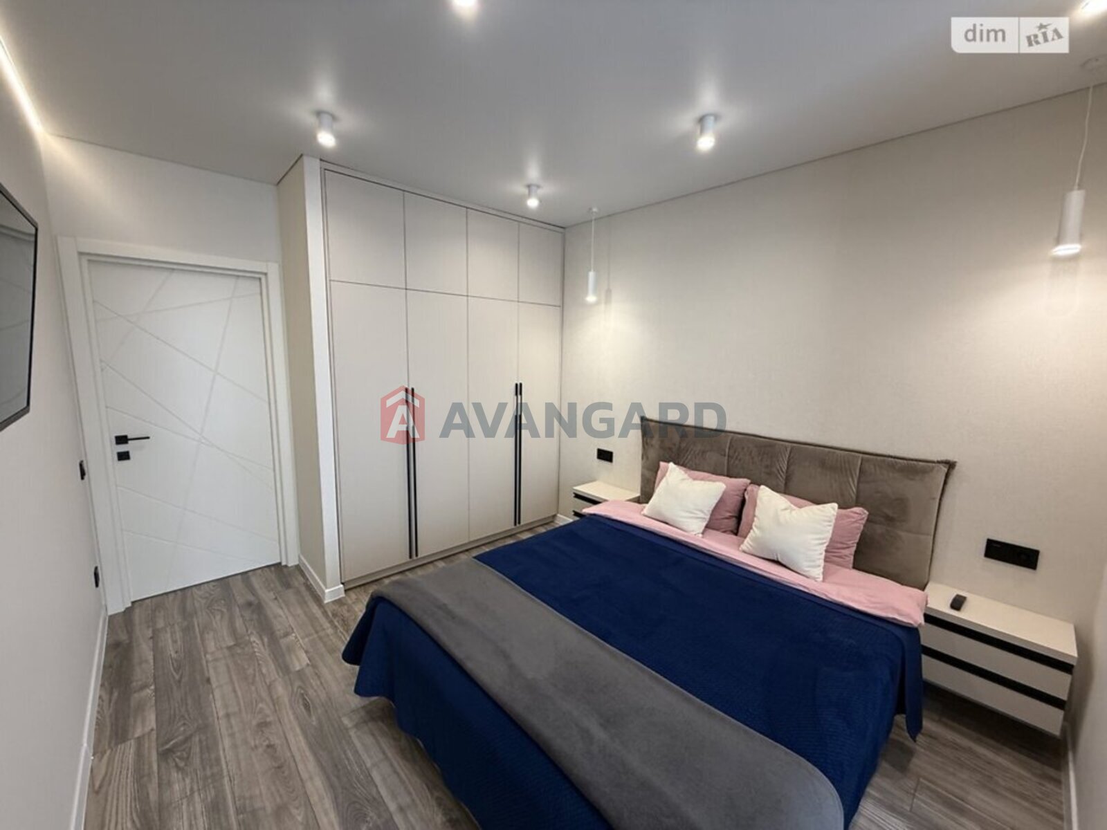 2 ��. ��������, 69/32/23 ��. �., 8/8 ������ ���� 19