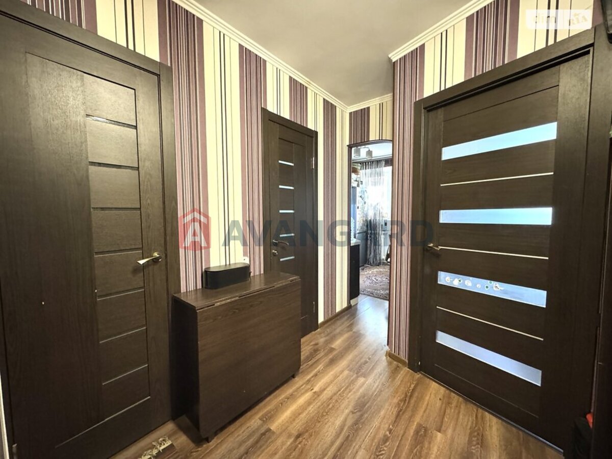 1 ����. ��������, 37/20/8 ��. �., 7/9 ���� ���� 6