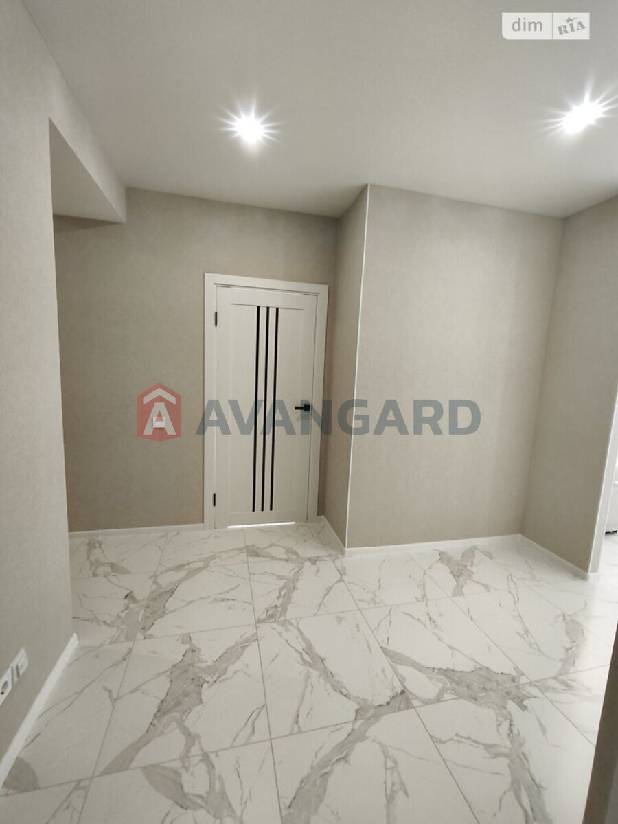 2 ��. ��������, 68/36/21 ��. �., 1/8 ������ ���� 5