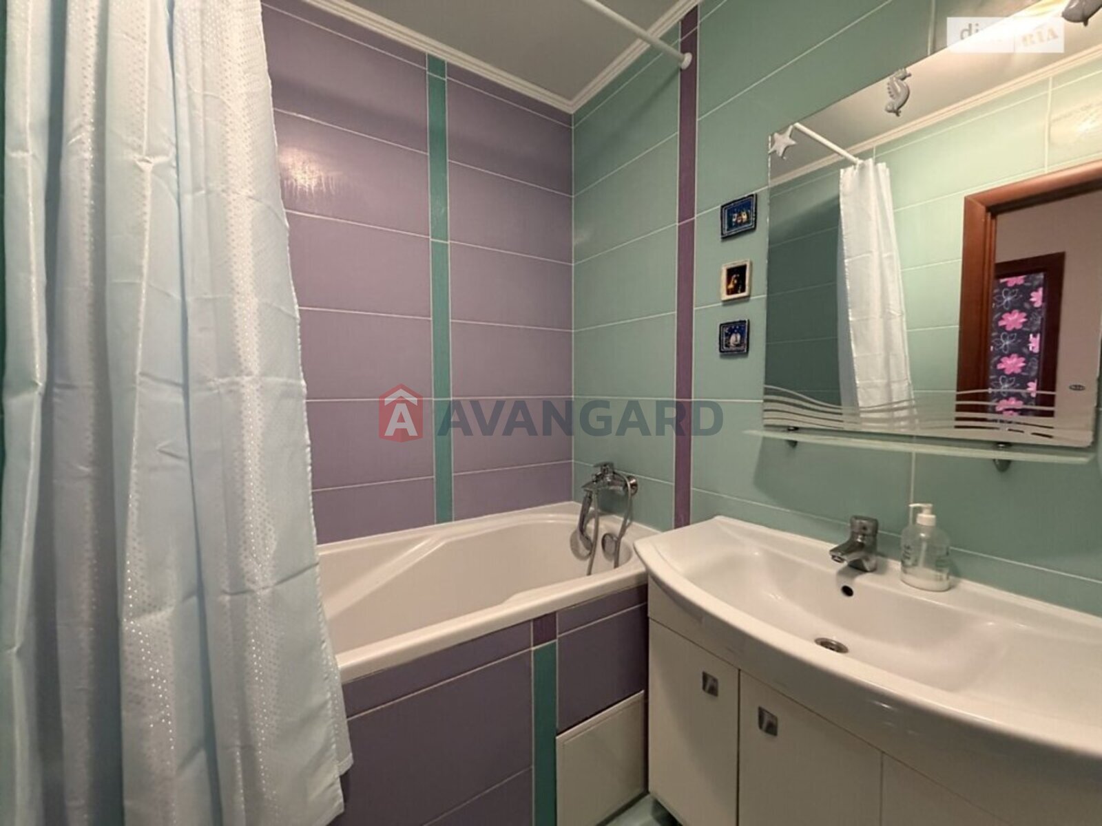 4 ��. ��������, 86/-/- ��. �., 7/9 ������ ���� 8