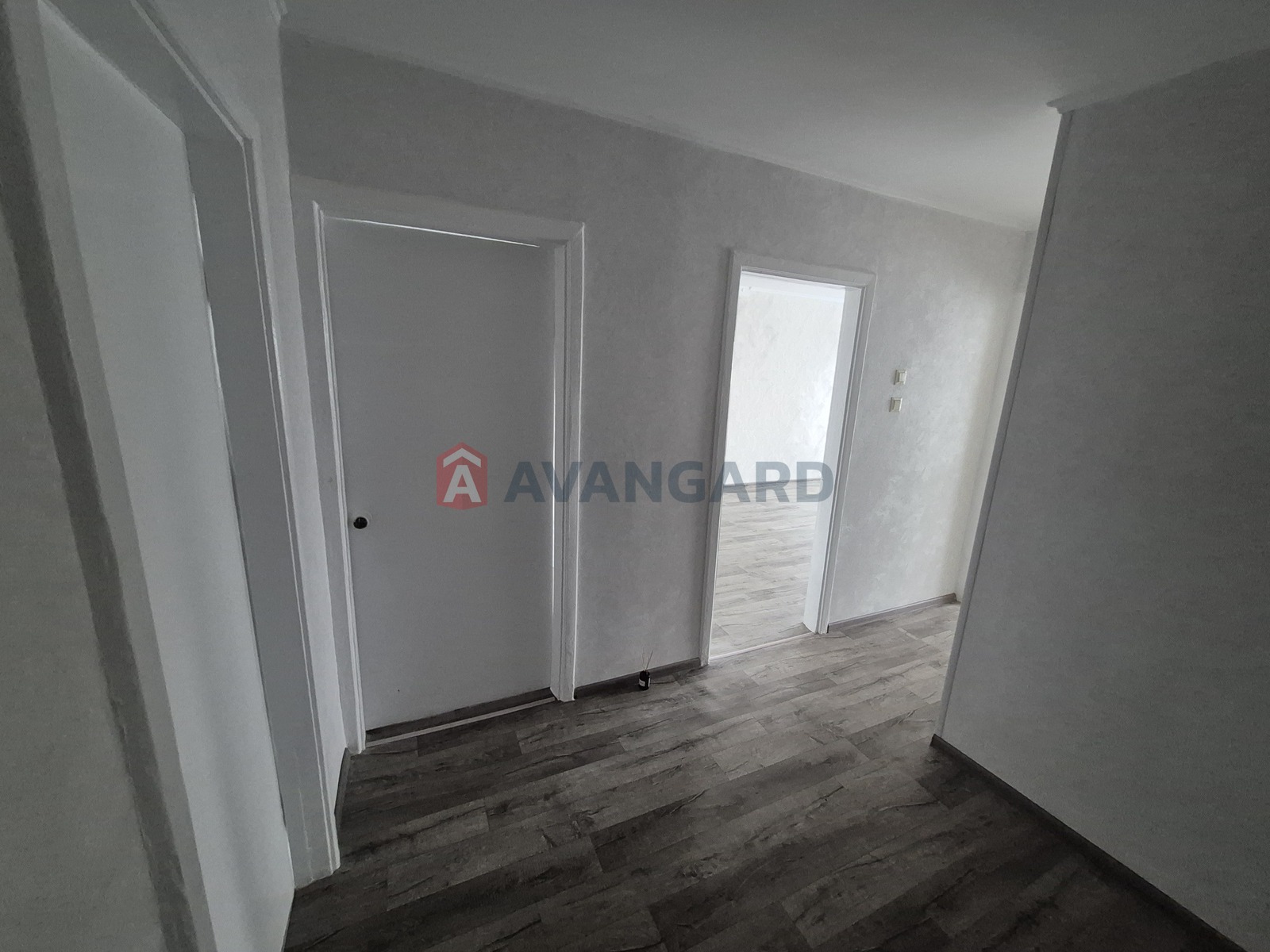 3 ����. ��������, 62/-/44 ��. �., 5/5 ���� ���� 20