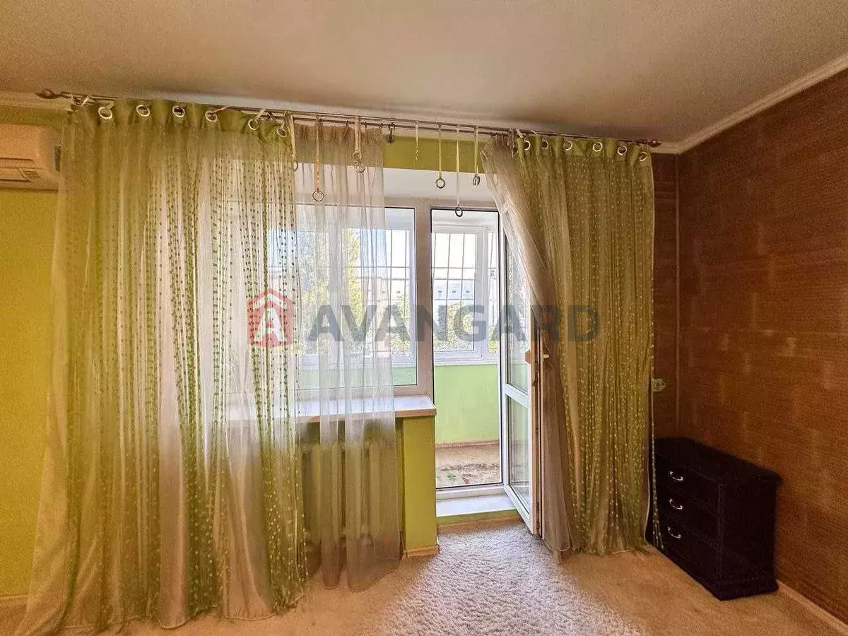 3 ����. ��������, 70/-/10 ��. �., 5/5 ���� ���� 9