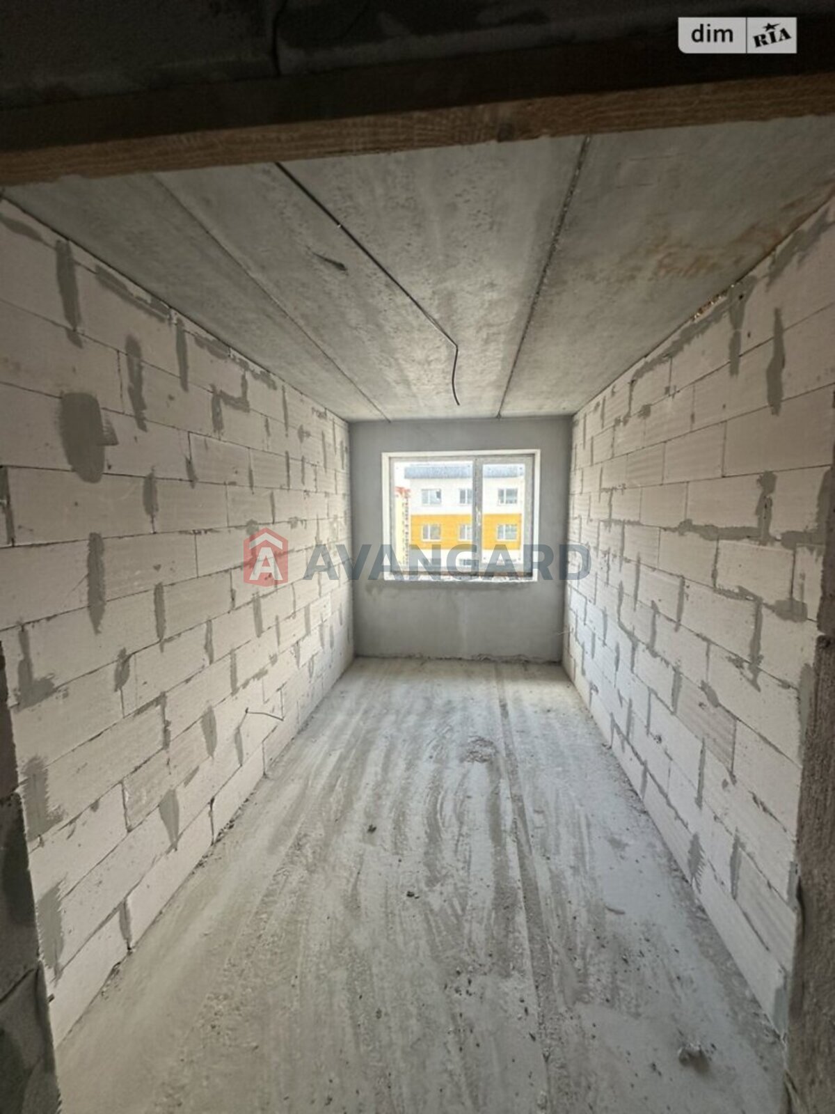 3 ��. ��������, 82/46/18 ��. �., 9/10 ������ ���� 6