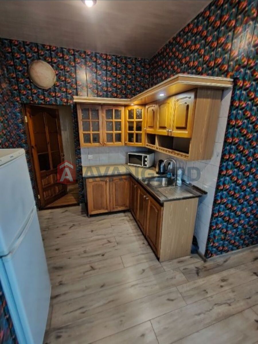 3 ����. ��������, 76/46/14 ��. �., 3/5 ���� ���� 8