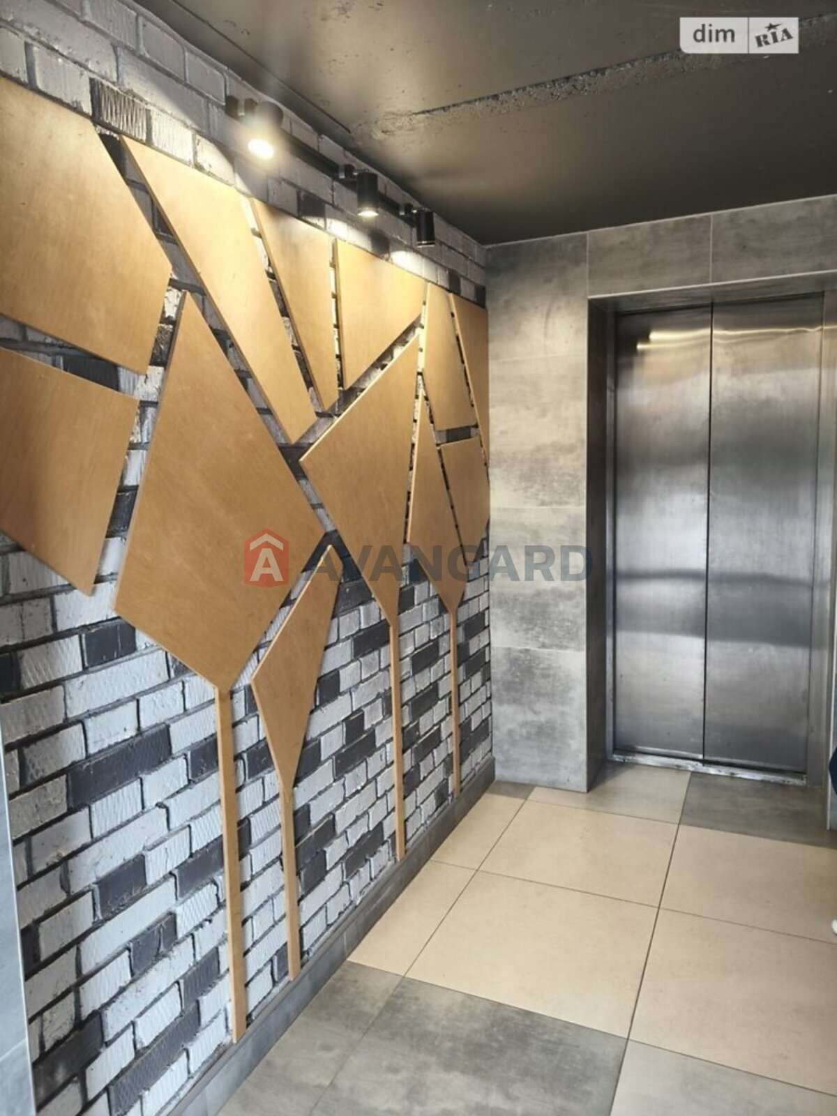 2 ��. ��������, 82/-/- ��. �., 5/10 ������ ���� 2