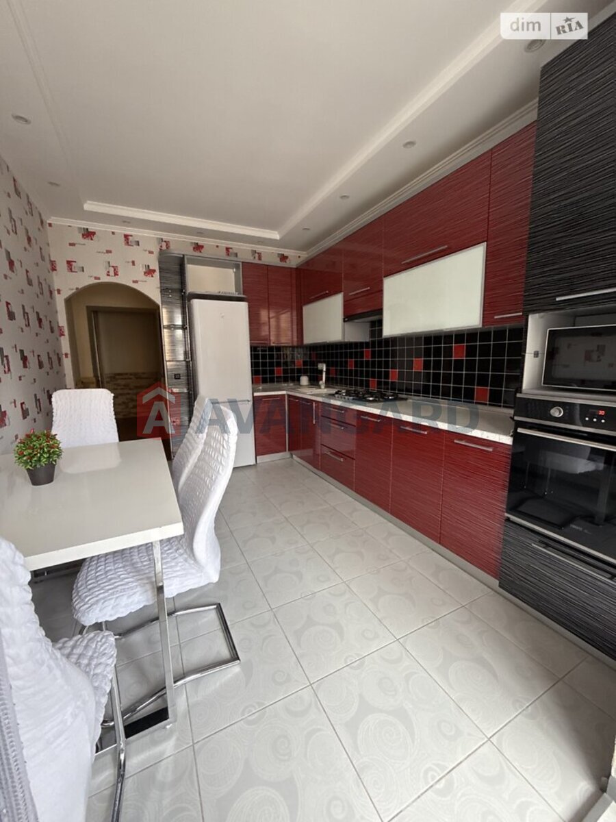 2 ����. ��������, 76/-/- ��. �., 8/11 ���� ���� 8