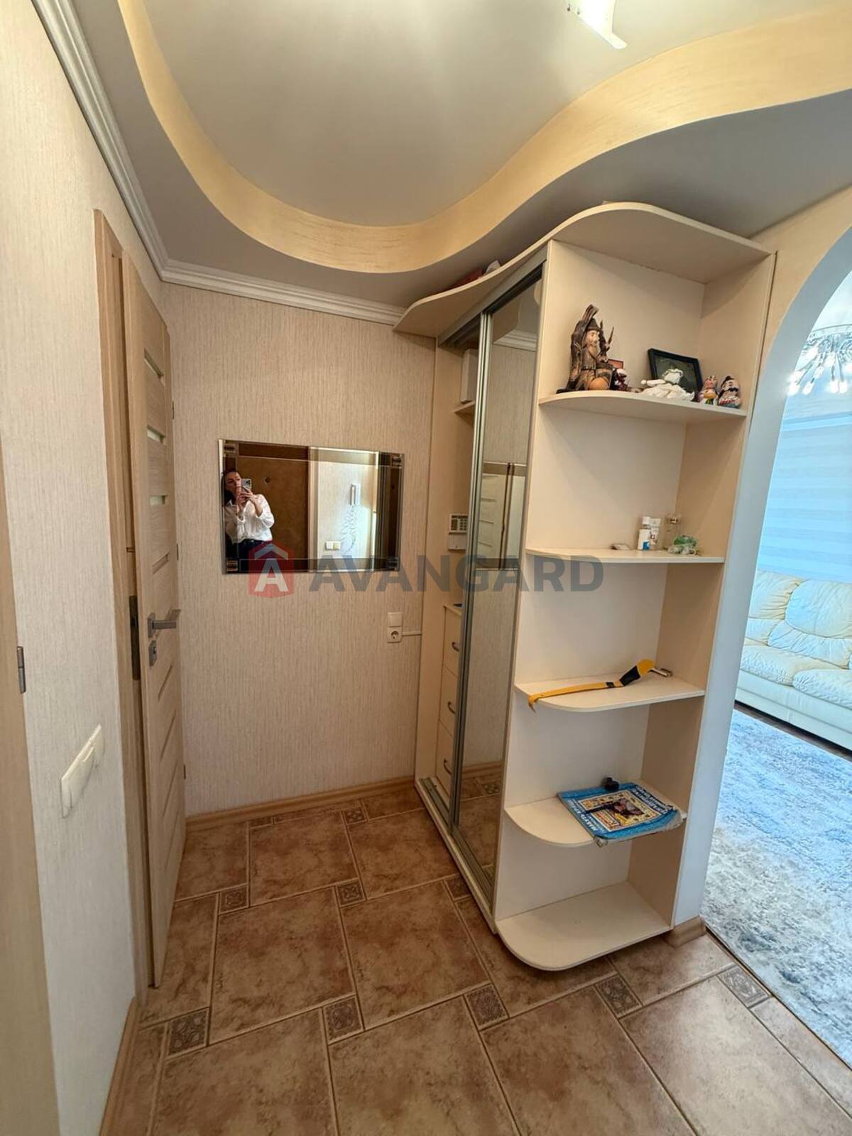 3 ����. ��������, 69/40/9 ��. �., 8/9 ���� ���� 10