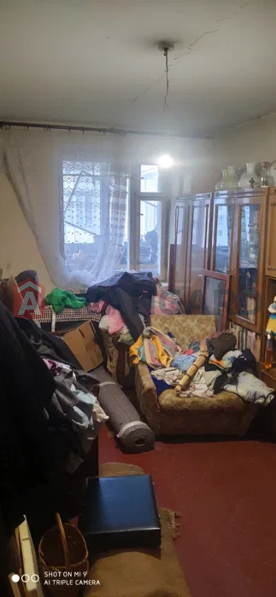 4 . , 81/-/7 . ., 8/9   4