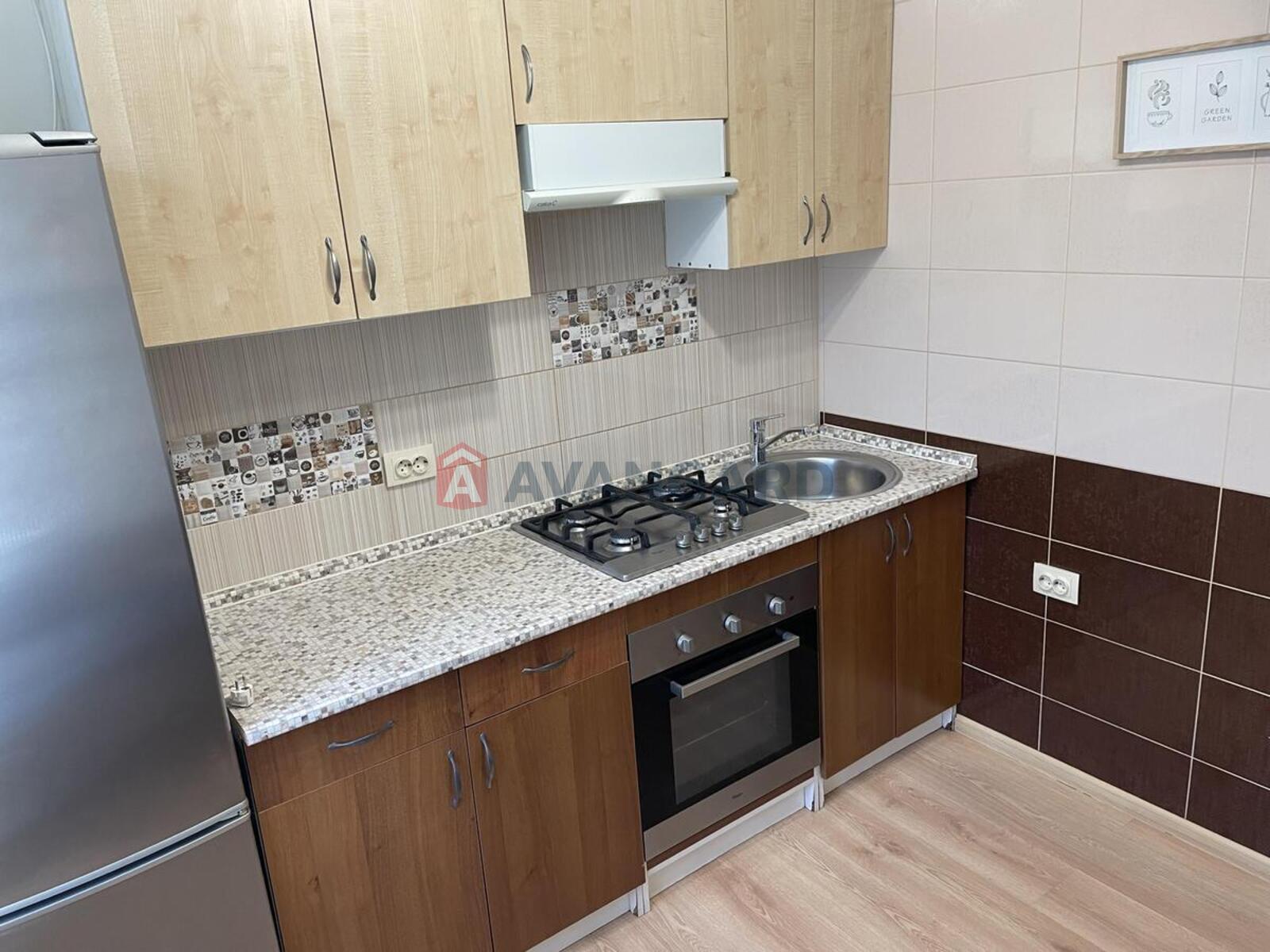 1 ��. ��������, 37/18/6 ��. �., 4/9 ������ ���� 16