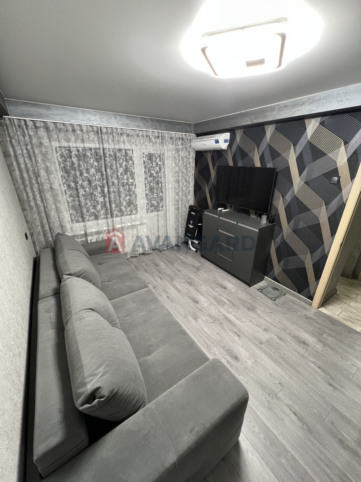 1 ����. ��������, 31,47/14,94/6,4 ��. �., 3/5 ���� ���� 8