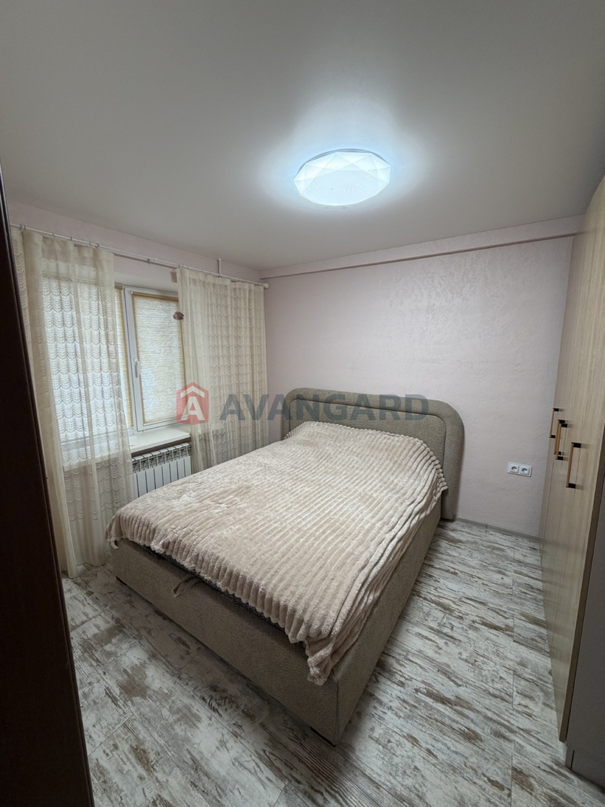 3 ����. ��������, 60/42/7 ��. �., 1/9 ���� ���� 2