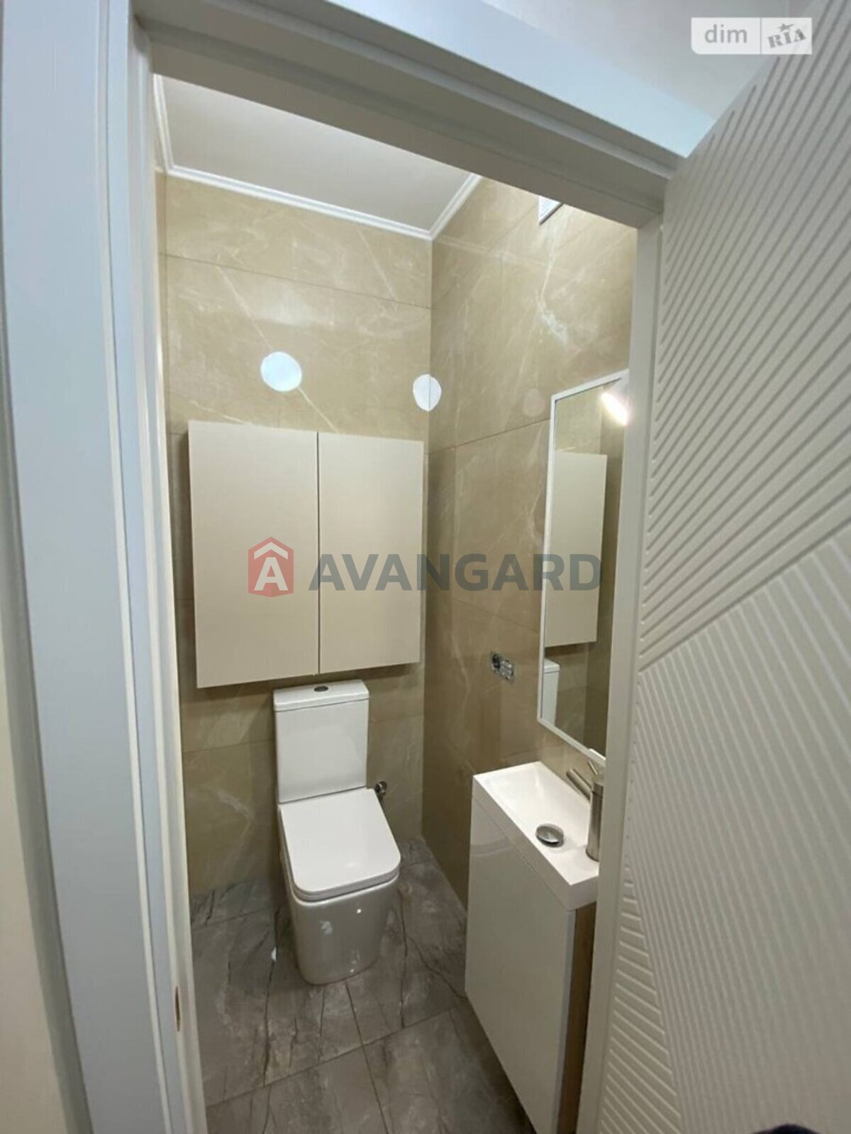 2 ��. ��������, 82/40/18 ��. �., 6/10 ������ ���� 8