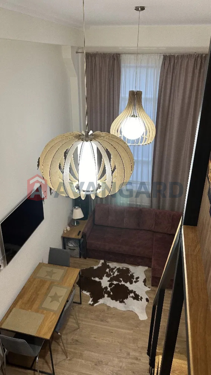 1 ��. ��������, 33/-/10 ��. �., 12/13 ������ ���� 6