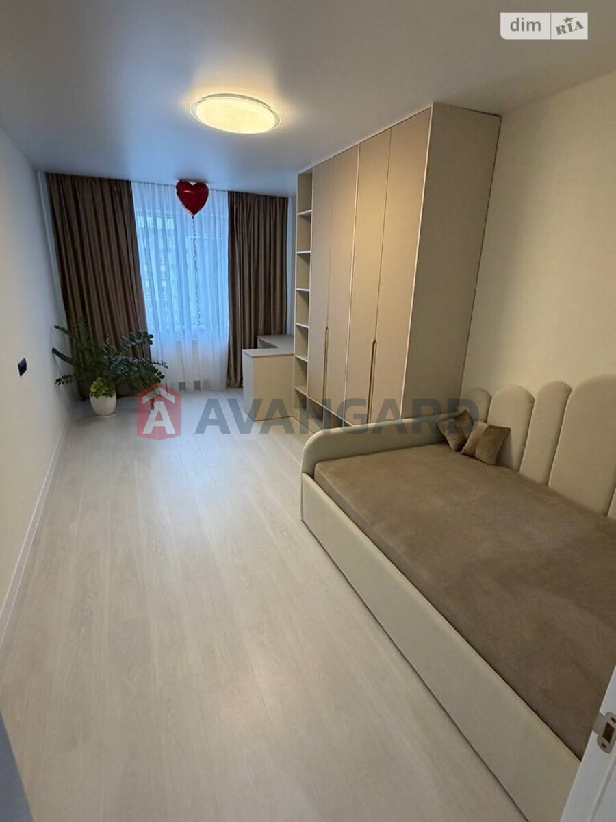 3 ��. ��������, 91/57/18 ��. �., 9/9 ������ ���� 5