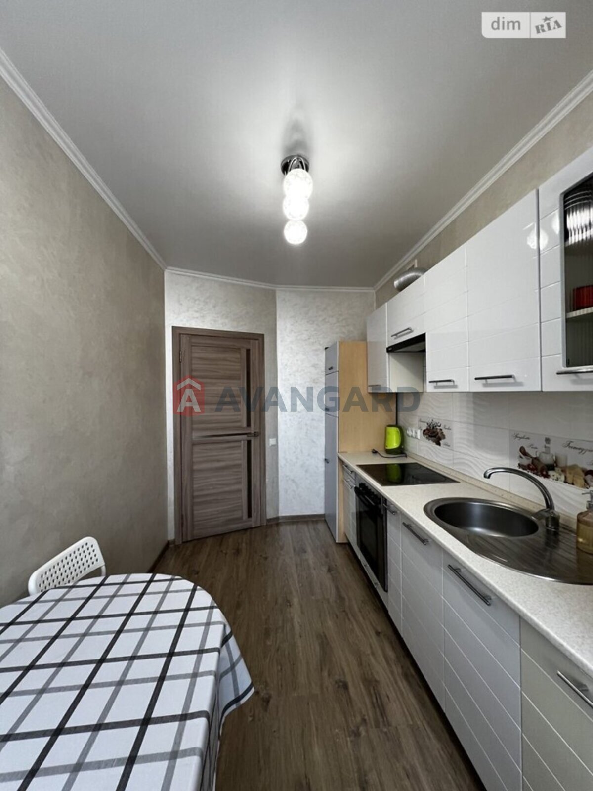 1 ����. ��������, 44/20.8/8.6 ��. �., 9/12 ���� ���� 6