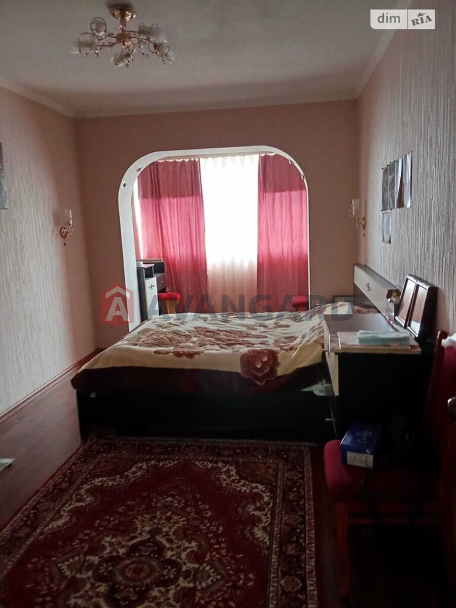 3 ��. ��������, 68/42/8 ��. �., 7/9 ������ ���� 18