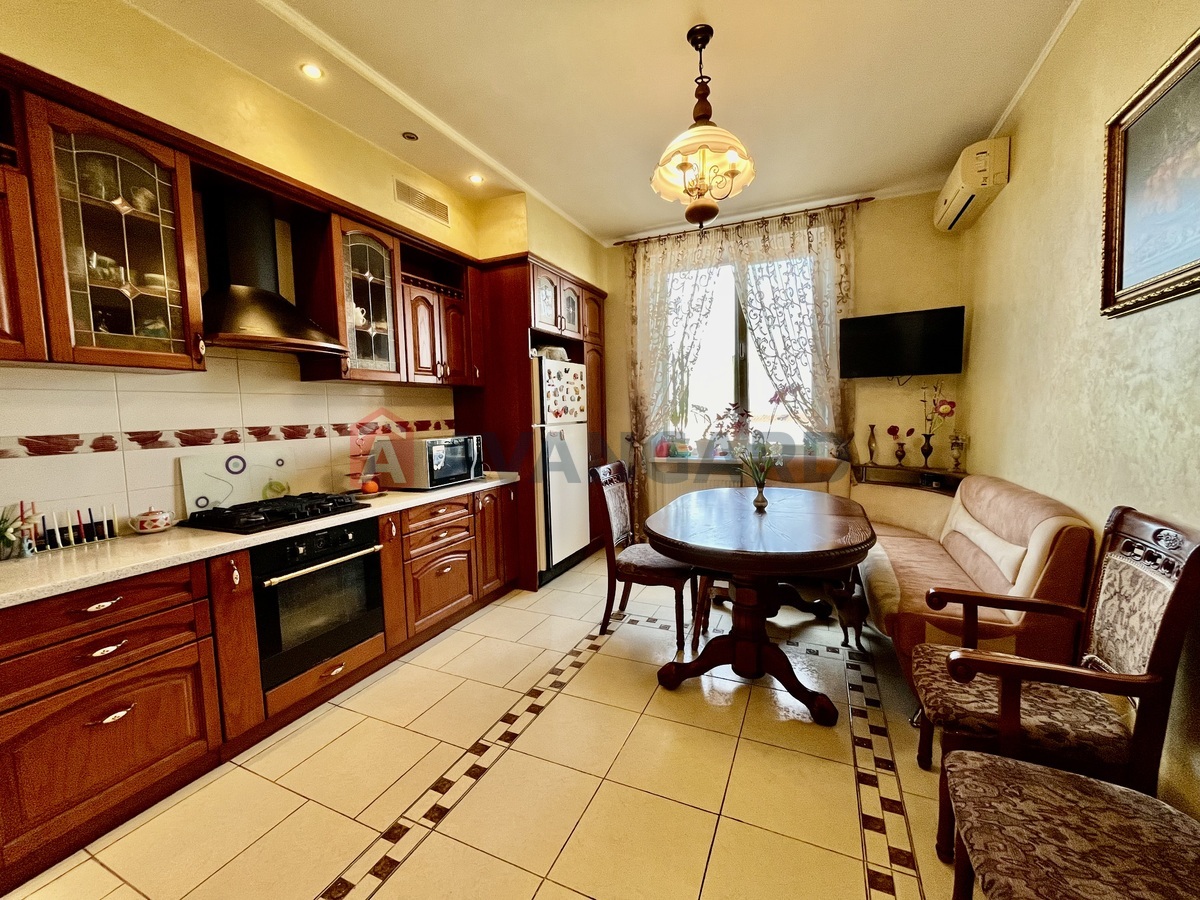 3 ��. ��������, 123/67/18 ��. �., 4/8 ������ ���� 15