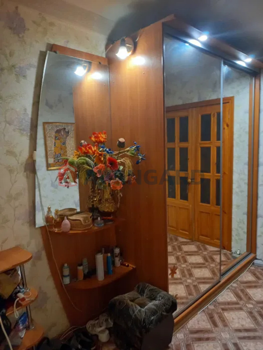 3 ��. ��������, 69/-/8 ��. �., 1/9 ������ ���� 5