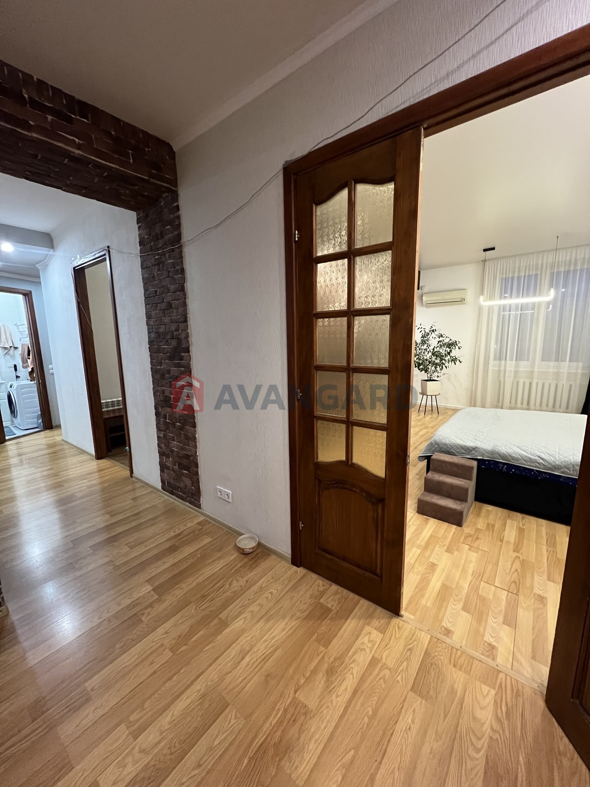 3 ��. ��������, 82/-/9 ��. �., 5/5 ������ ���� 8